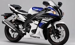 Perbandingan Motor Sport: Yamaha R15 vs Honda CBR150R